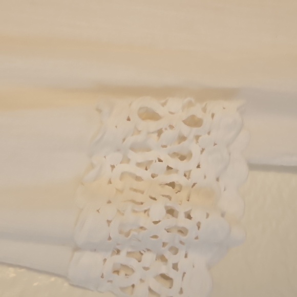 Elegant White Lace Trim Tunic - Picture 5 of 6